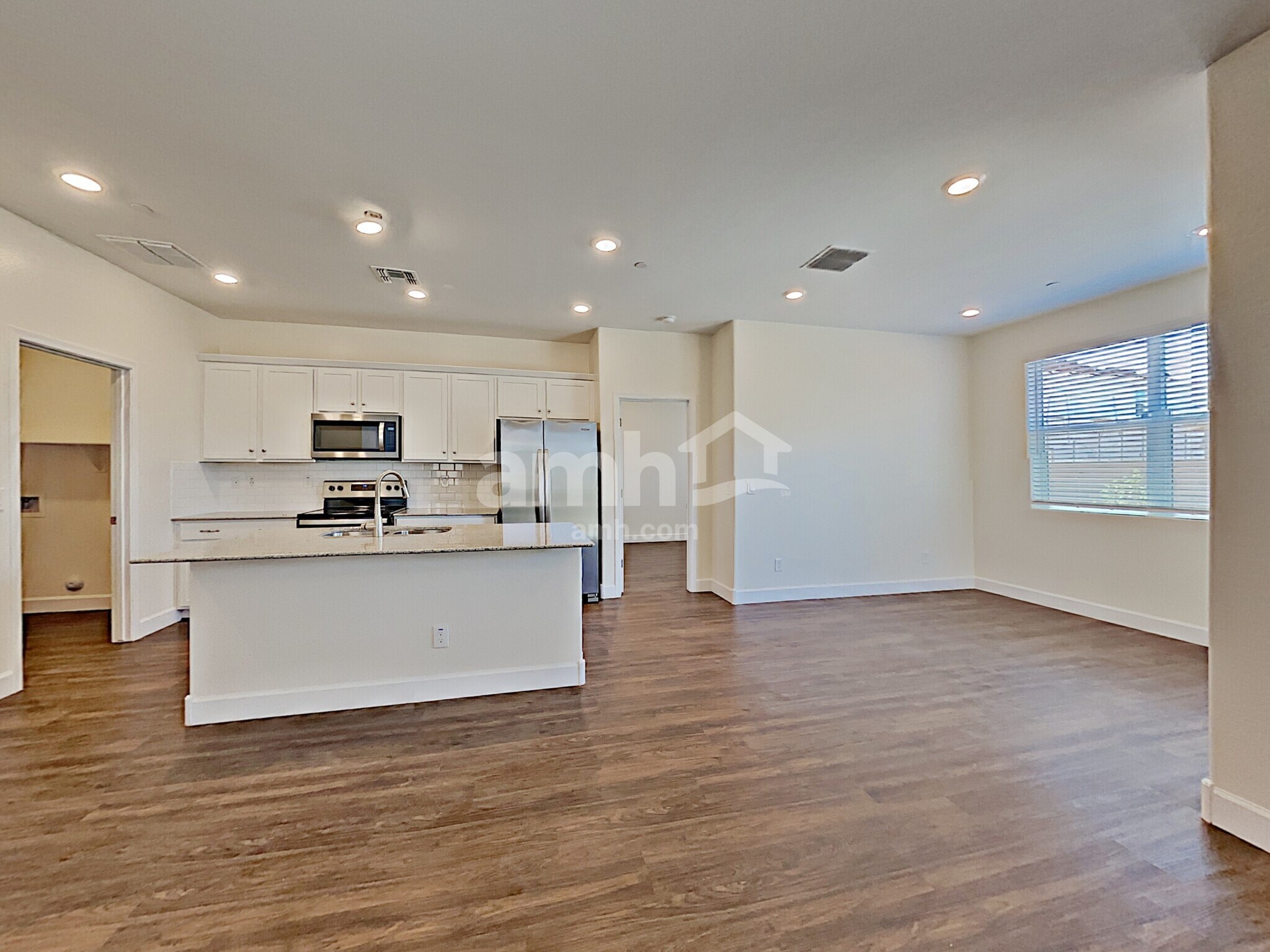 Building Photo - 5951 W Larkspur Dr