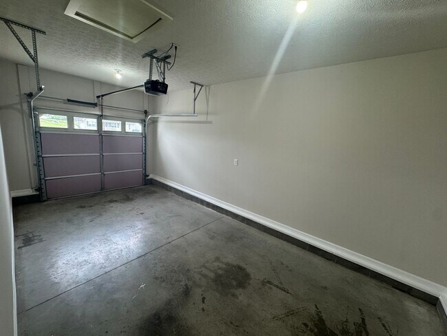 Building Photo - Newly Renovated 3BR 2BA home close to GM, ...