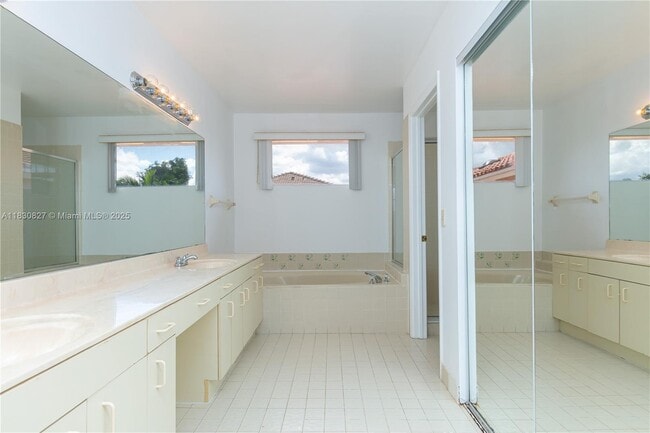 Building Photo - 2592 W Saratoga Dr