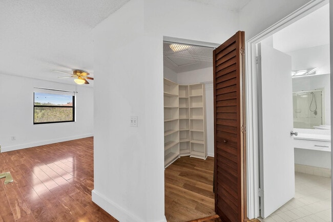 Building Photo - 4111 Coral Tree Cir