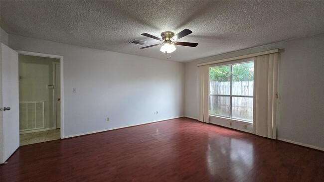 Building Photo - 6634 Briar Glade Dr