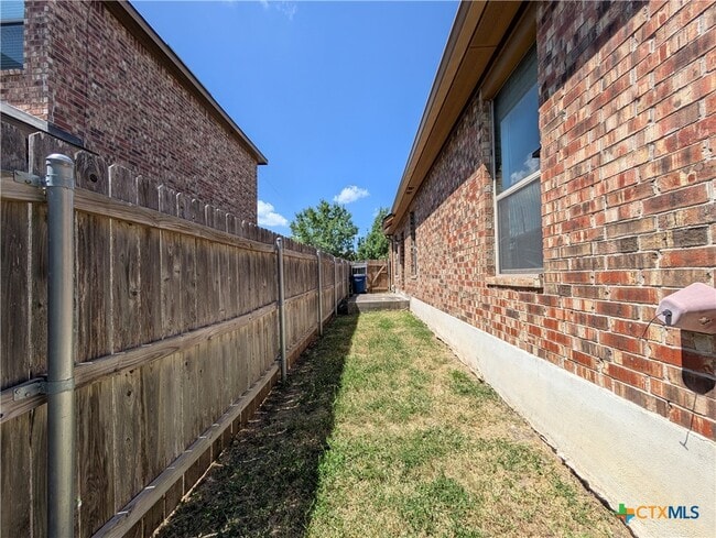 Building Photo - 296 Rosalie Dr