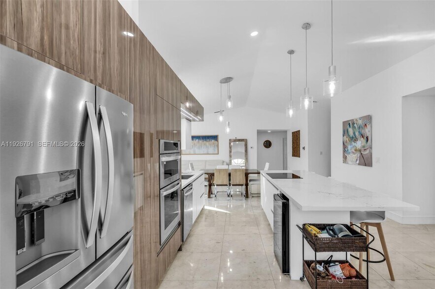 Building Photo - 15241 Wilshire Ct