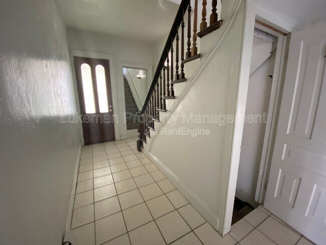 Building Photo - 431 W Vine St