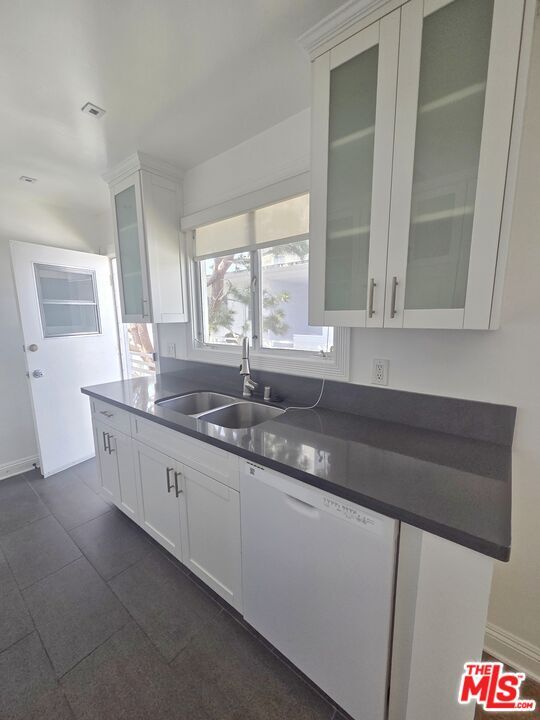 Building Photo - 134 San Vicente Blvd