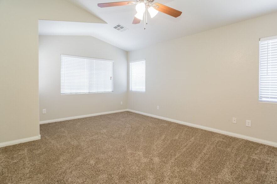 Building Photo - 267 Red Eucalyptus Dr