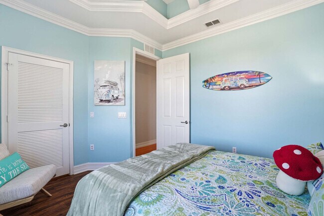 Building Photo - 3011 Pine Tree Dr