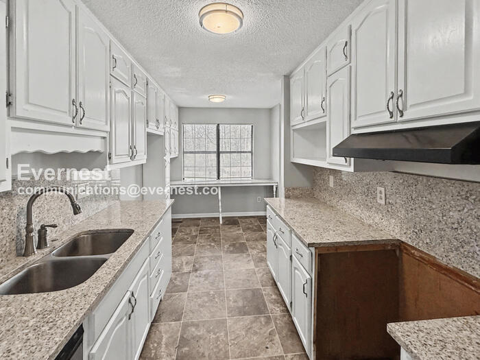 Building Photo - 617 Carson Crest Cir