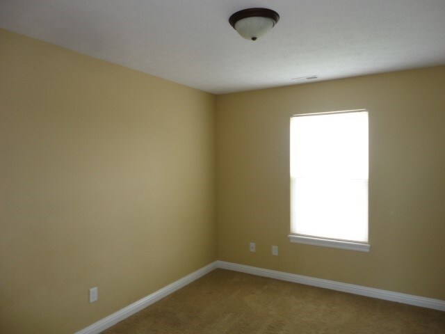 Building Photo - 960 Foxtail Ct