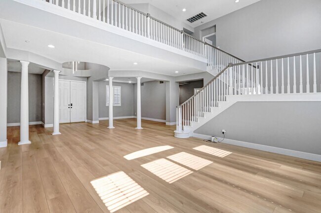 Building Photo - 4386 Bayhill Ln