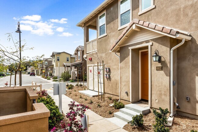 Building Photo - Village at Los Carneros 3 bed/ 2 bath Condo with 2-car garage and AC!