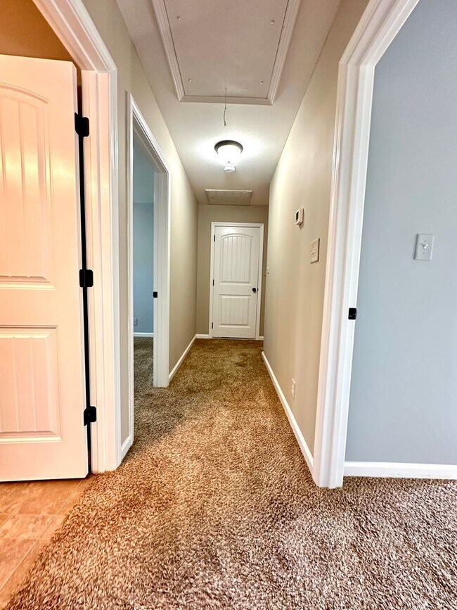 Building Photo - Spacious 3-Bedroom Home with Fenced Yard & Garage!