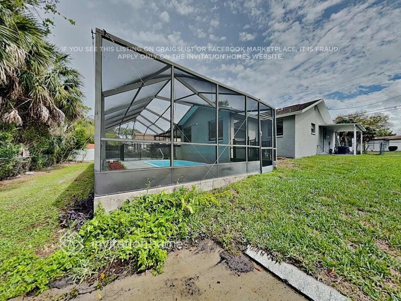 Building Photo - 16033 Villa Dr