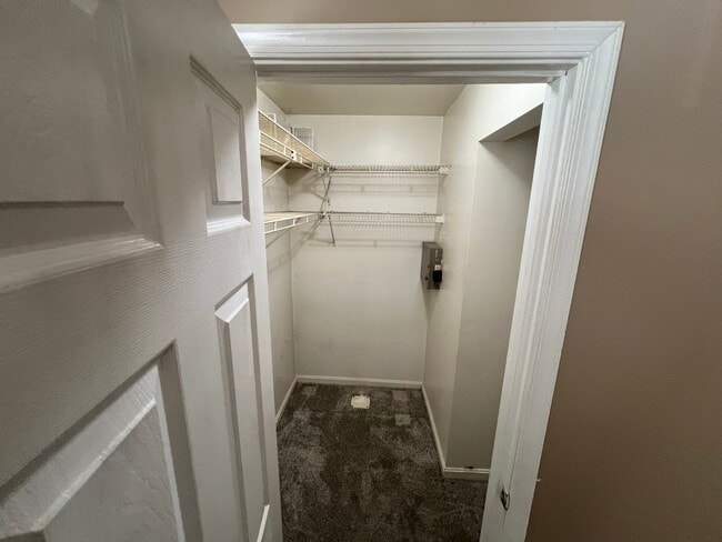 Building Photo - 2 Banyan Wood Ct