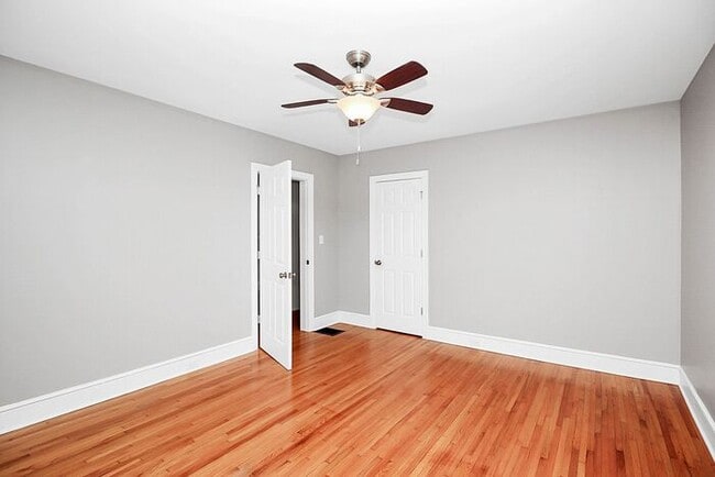 Building Photo - Charming 3BD/2BA Duplex in Dilworth!