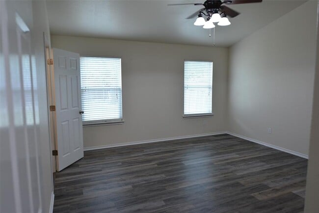 Building Photo - 1303 Horseshoe Ranch Dr