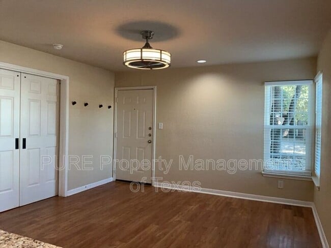 Building Photo - 7685 Northcross Dr