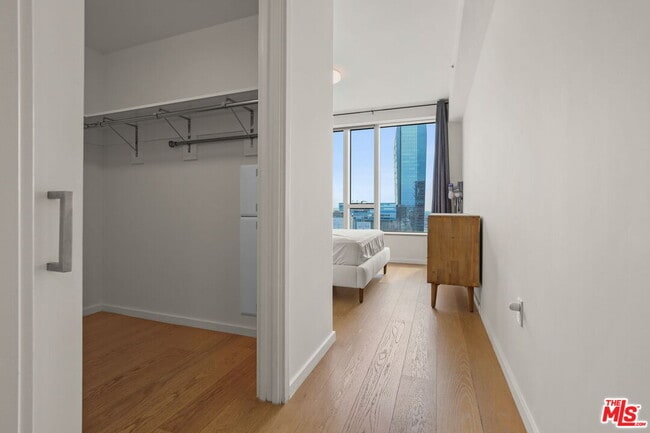 Building Photo - 889 Francisco St