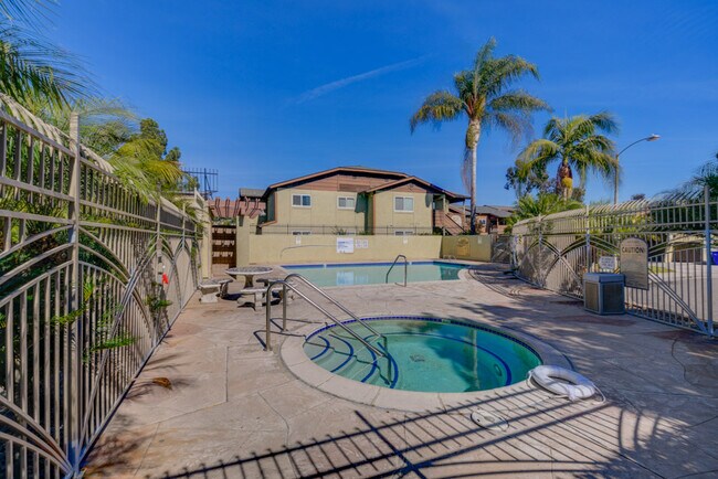 Building Photo - 526 Calle Montecito
