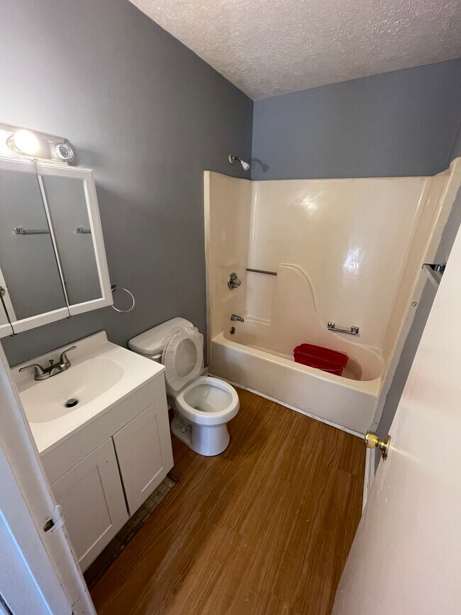 Building Photo - 41 Meadowgreen Dr