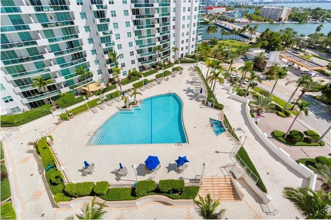 Building Photo - 7900 Harbor Island Dr