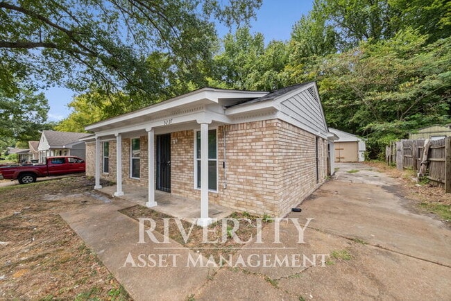 Building Photo - A Must See!!!!! Section 8 Friendly & Ready...