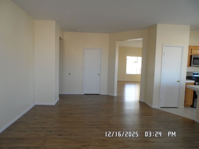 Building Photo - 4 Bedrooms, 2 Bathrooms, 3 Car Garage, 1899 sq. ft., Large Fenced, Front Yard Lawn, Near Schools ...