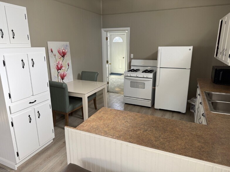 Building Photo - 5225 Brightwood Rd