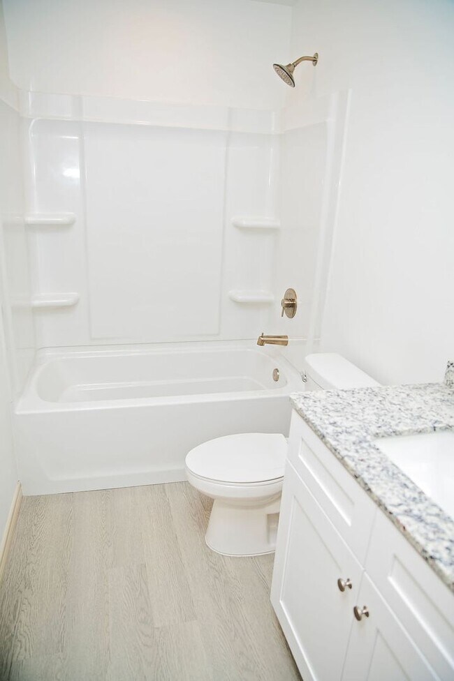 Building Photo - Fresh, Functional, and Move-In Ready | Sil...