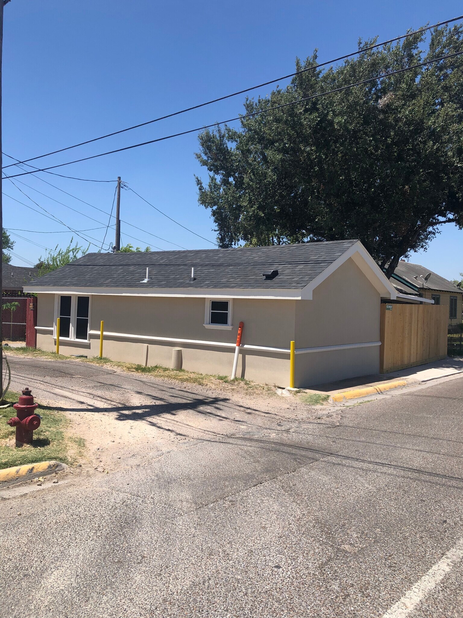 Building Photo - 1522 N Dunlap Ave