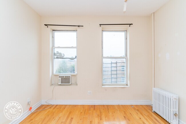 Building Photo - 657 Knickerbocker Ave