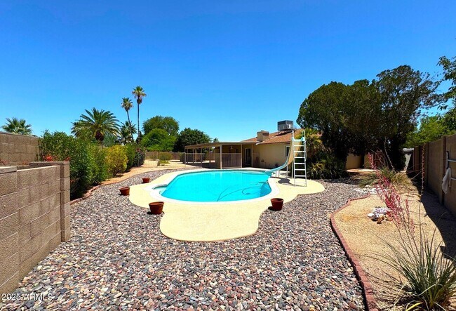 Building Photo - 3625 E Garden Dr