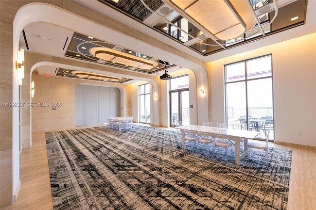 Building Photo - 17901 Collins Ave