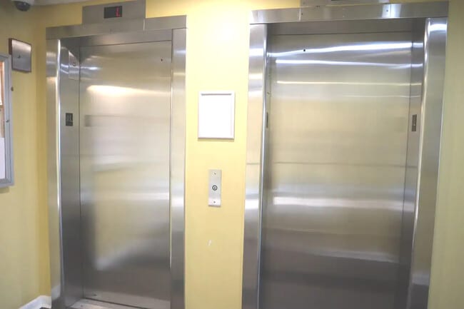 Building Photo - 9009 Golf Rd