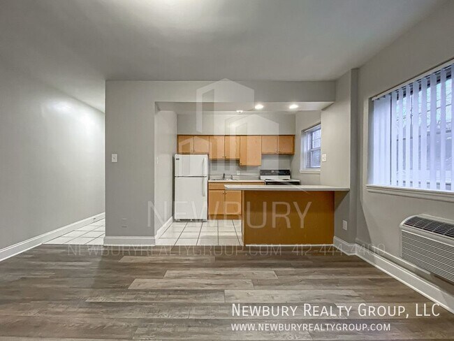Primary Photo - Cozy 2 Bedroom Available Now!