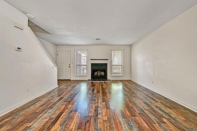 Building Photo - 7007 Oak Ct