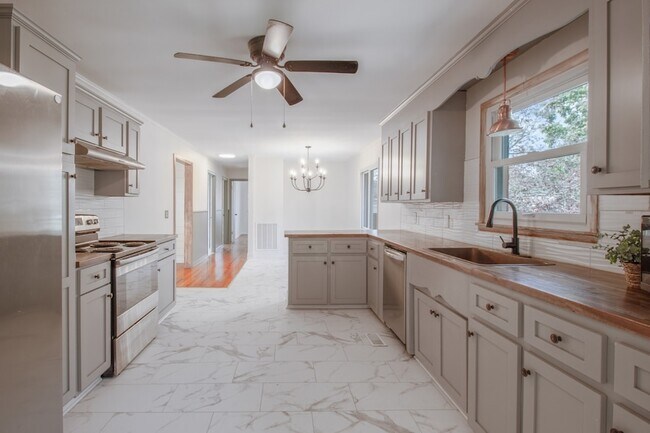 Building Photo - 328 Margo Ln