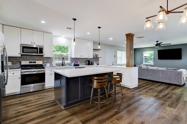 Building Photo - 5146 Stuyvesant Ln