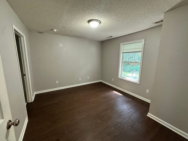 Building Photo - 43/47/51/57 Welch Ct