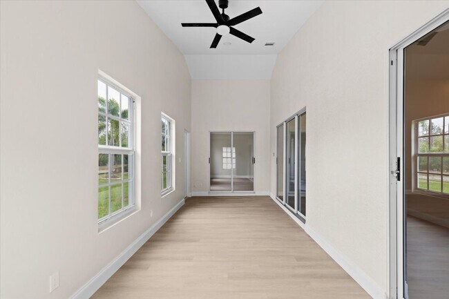 Building Photo - Sabal Springs Blvd