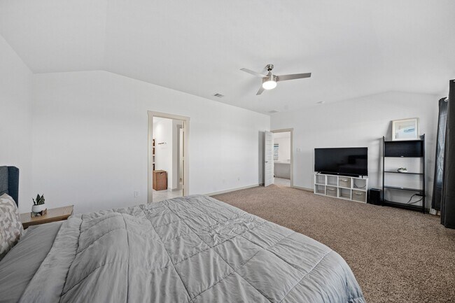 Building Photo - 30010 Reagans Rnch Dr