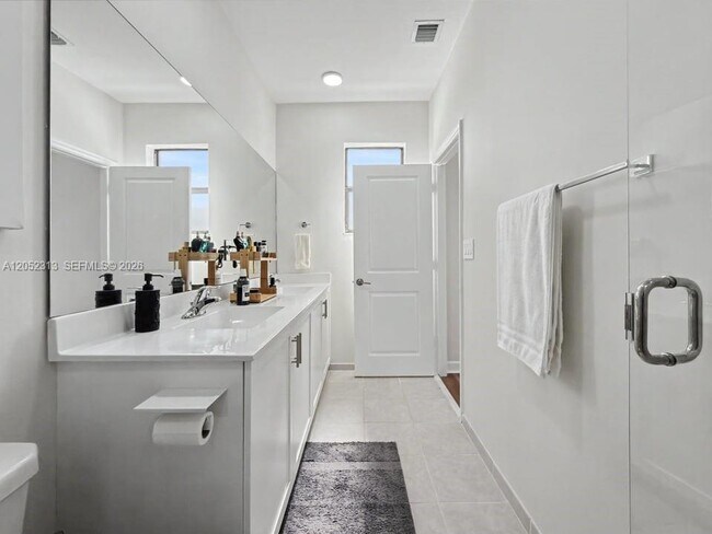 Building Photo - 25545 SW 109th Ave