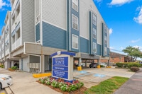 Building Photo - Summit