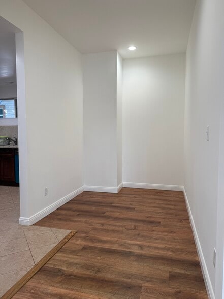 Building Photo - 1813 Saint Charles St