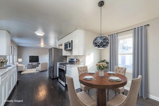 Building Photo - 821 12th St