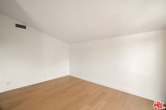 Building Photo - 650 N Tigertail Rd