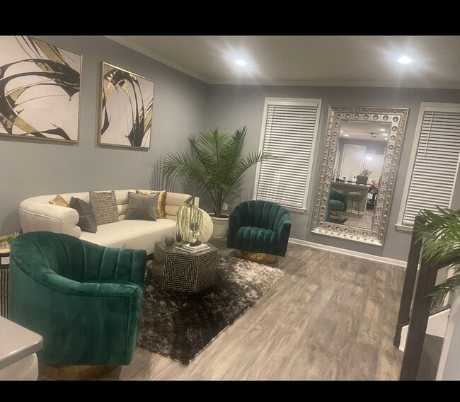 Building Photo - 3 Bedroom 2.5 Bathroom Open Floor Plan