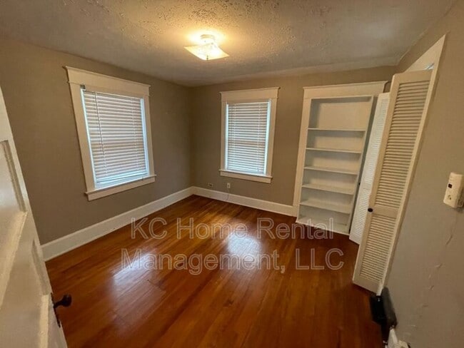 Building Photo - 3554 Genessee St