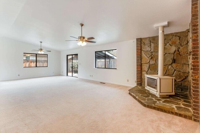 Building Photo - 431 Paul Dr