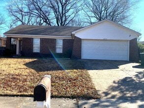 Building Photo - 6233 Cranbury Park Dr